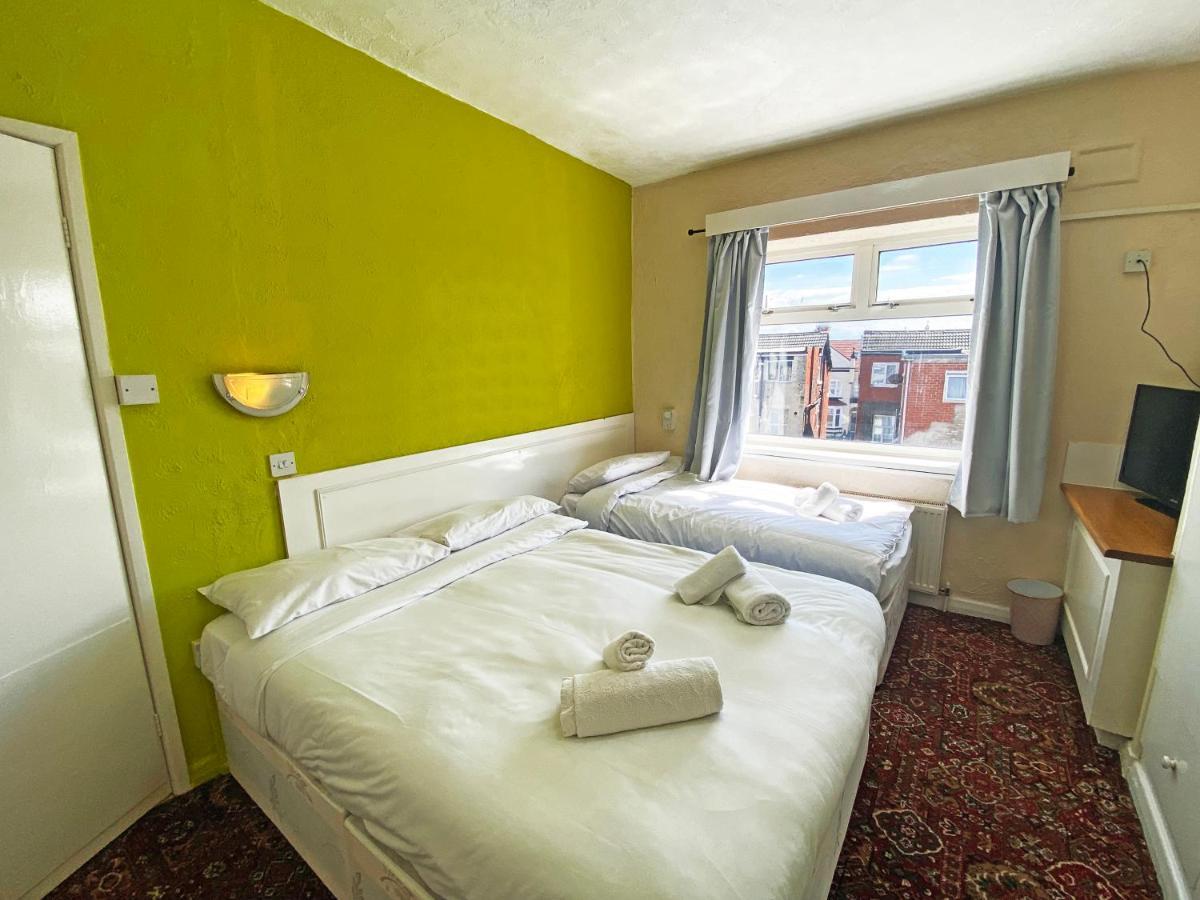 The J & S Hotel Blackpool Extérieur photo