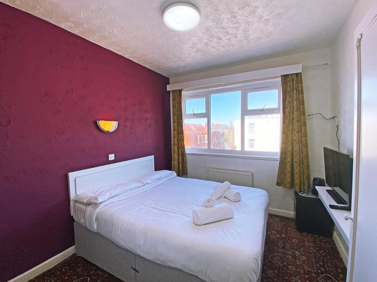 The J & S Hotel Blackpool Extérieur photo