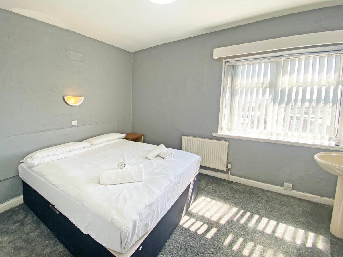 The J & S Hotel Blackpool Extérieur photo